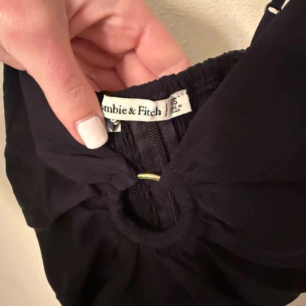 A&F Black Ruched Crop Top - Picture 3 of 3